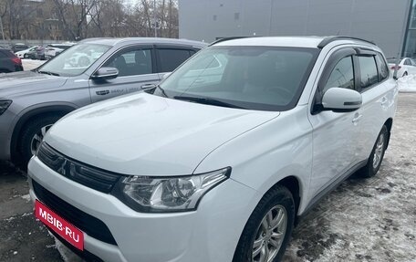 Mitsubishi Outlander III рестайлинг 3, 2013 год, 1 195 000 рублей, 1 фотография