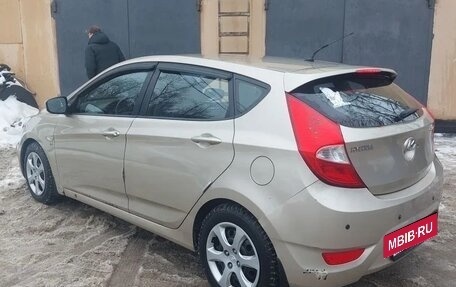 Hyundai Solaris II рестайлинг, 2011 год, 650 000 рублей, 5 фотография