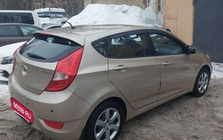 Hyundai Solaris II рестайлинг, 2011 год, 650 000 рублей, 3 фотография