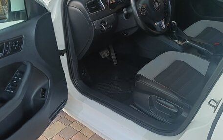 Volkswagen Jetta VI, 2012 год, 1 280 000 рублей, 6 фотография