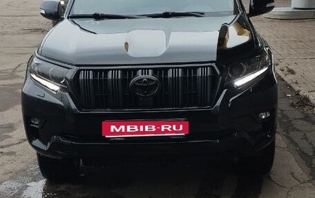 Toyota Land Cruiser Prado 150 рестайлинг 2, 2021 год, 5 200 000 рублей, 6 фотография