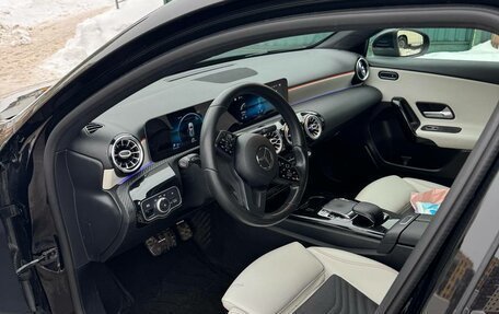 Mercedes-Benz A-Класс, 2019 год, 1 780 000 рублей, 4 фотография