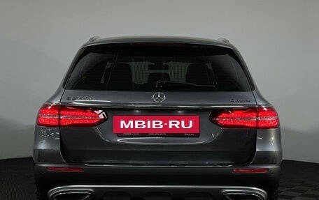 Mercedes-Benz E-Класс, 2018 год, 3 897 000 рублей, 20 фотография