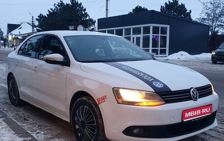 Volkswagen Jetta VI, 2013 год, 840 000 рублей, 1 фотография