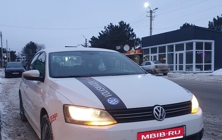 Volkswagen Jetta VI, 2013 год, 840 000 рублей, 2 фотография