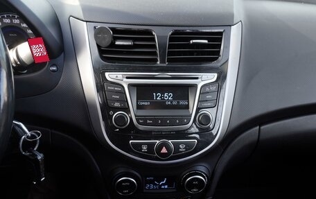 Hyundai Solaris II рестайлинг, 2014 год, 975 000 рублей, 24 фотография