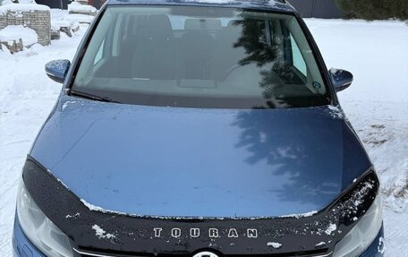 Volkswagen Touran III, 2011 год, 1 000 000 рублей, 2 фотография