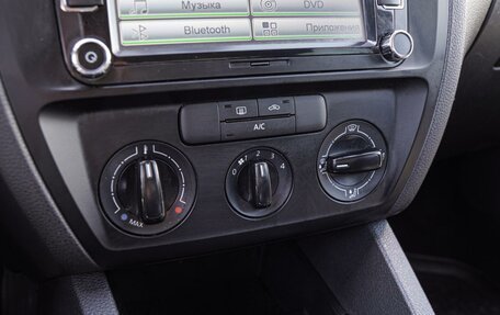 Volkswagen Jetta VI, 2015 год, 1 089 000 рублей, 15 фотография