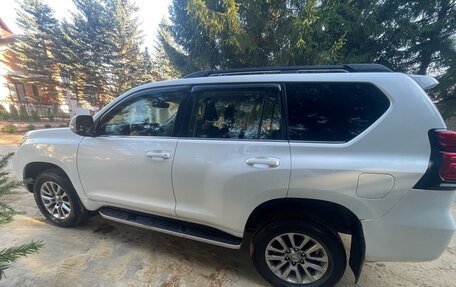 Toyota Land Cruiser Prado 150 рестайлинг 2, 2017 год, 4 370 000 рублей, 5 фотография