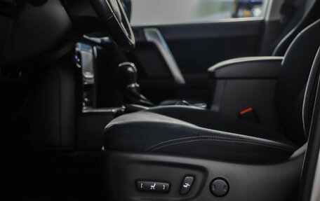 Toyota Land Cruiser Prado 150 рестайлинг 2, 2020 год, 4 599 000 рублей, 27 фотография