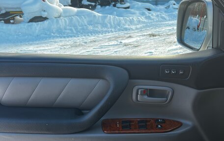 Toyota Land Cruiser 100 рестайлинг 2, 2007 год, 3 000 000 рублей, 17 фотография