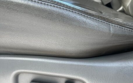 Toyota Land Cruiser 100 рестайлинг 2, 2007 год, 3 000 000 рублей, 23 фотография