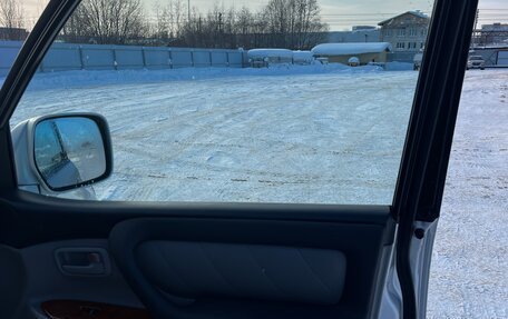 Toyota Land Cruiser 100 рестайлинг 2, 2007 год, 3 000 000 рублей, 18 фотография