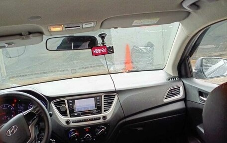 Hyundai Solaris II рестайлинг, 2019 год, 950 000 рублей, 13 фотография