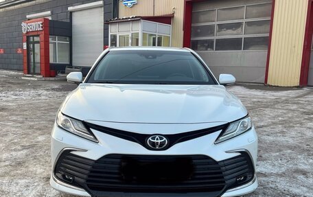 Toyota Camry, 2021 год, 3 750 000 рублей, 2 фотография