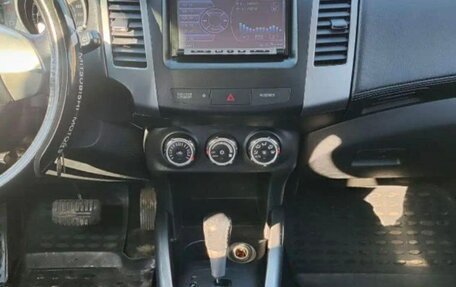 Mitsubishi Outlander III рестайлинг 3, 2010 год, 1 200 000 рублей, 13 фотография