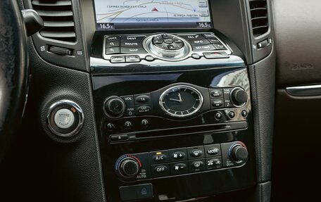 Infiniti QX70, 2014 год, 1 680 000 рублей, 16 фотография