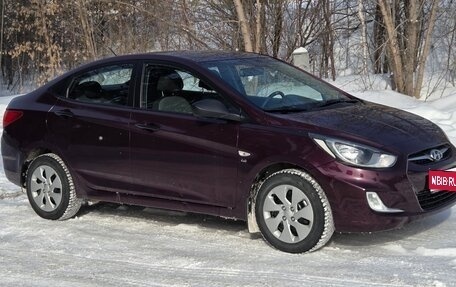 Hyundai Solaris II рестайлинг, 2013 год, 900 000 рублей, 1 фотография