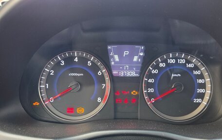 Hyundai Solaris II рестайлинг, 2013 год, 900 000 рублей, 10 фотография