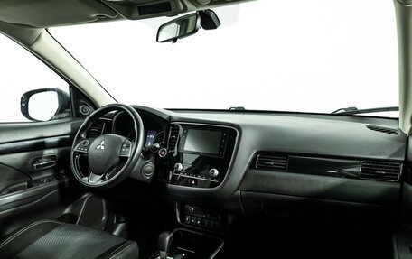 Mitsubishi Outlander III рестайлинг 3, 2021 год, 1 869 777 рублей, 9 фотография