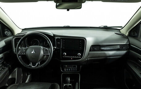 Mitsubishi Outlander III рестайлинг 3, 2021 год, 1 869 777 рублей, 13 фотография