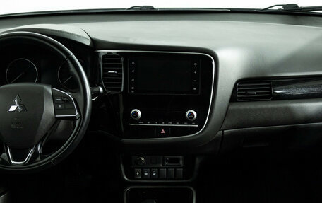 Mitsubishi Outlander III рестайлинг 3, 2021 год, 1 869 777 рублей, 14 фотография