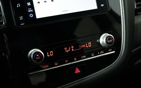 Mitsubishi Outlander III рестайлинг 3, 2021 год, 1 869 777 рублей, 17 фотография