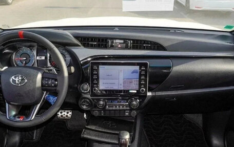 Toyota Hilux VIII, 2025 год, 6 900 000 рублей, 8 фотография