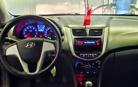 Hyundai Solaris II рестайлинг, 2012 год, 720 000 рублей, 5 фотография