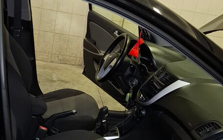 Hyundai Solaris II рестайлинг, 2012 год, 720 000 рублей, 12 фотография