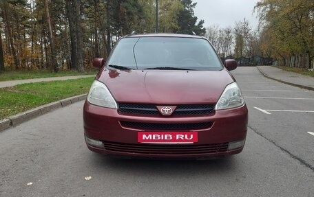 Toyota Sienna II рестайлинг, 2004 год, 1 150 000 рублей, 2 фотография