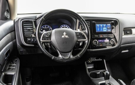 Mitsubishi Outlander III рестайлинг 3, 2013 год, 1 448 000 рублей, 13 фотография