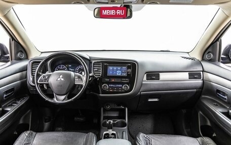 Mitsubishi Outlander III рестайлинг 3, 2013 год, 1 448 000 рублей, 14 фотография