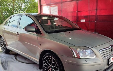 Toyota Avensis III рестайлинг, 2004 год, 700 000 рублей, 2 фотография