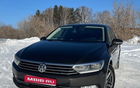 Volkswagen Passat B8 рестайлинг, 2015 год, 1 560 000 рублей, 5 фотография