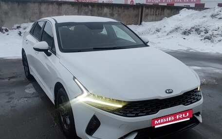 KIA K5, 2021 год, 1 590 000 рублей, 2 фотография