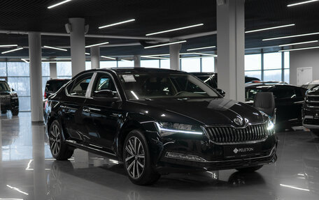 Skoda Superb III рестайлинг, 2025 год, 3 300 000 рублей, 2 фотография
