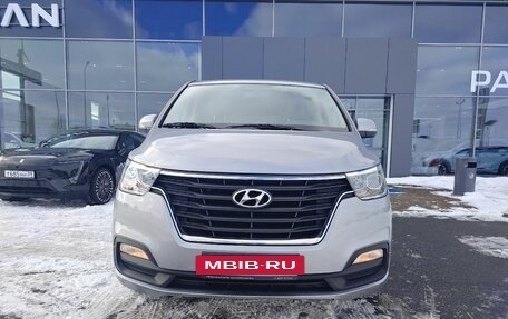 Hyundai H-1 II рестайлинг, 2021 год, 3 299 000 рублей, 2 фотография