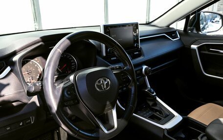 Toyota RAV4, 2020 год, 3 145 000 рублей, 10 фотография