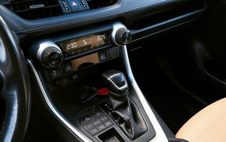 Toyota RAV4, 2020 год, 3 145 000 рублей, 14 фотография