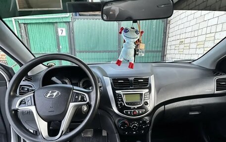Hyundai Solaris II рестайлинг, 2012 год, 690 000 рублей, 7 фотография