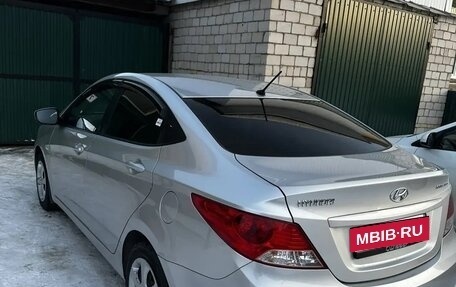 Hyundai Solaris II рестайлинг, 2012 год, 690 000 рублей, 2 фотография