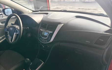 Hyundai Solaris II рестайлинг, 2013 год, 580 000 рублей, 6 фотография