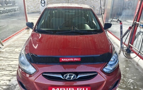 Hyundai Solaris II рестайлинг, 2013 год, 580 000 рублей, 3 фотография