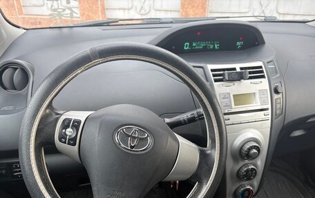 Toyota Yaris III рестайлинг, 2007 год, 600 000 рублей, 9 фотография