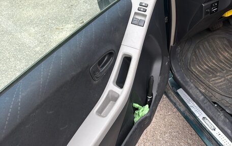 Toyota Yaris III рестайлинг, 2007 год, 600 000 рублей, 10 фотография