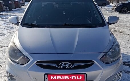 Hyundai Solaris II рестайлинг, 2011 год, 625 000 рублей, 1 фотография
