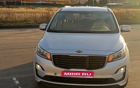 KIA Carnival III, 2018 год, 2 500 000 рублей, 1 фотография