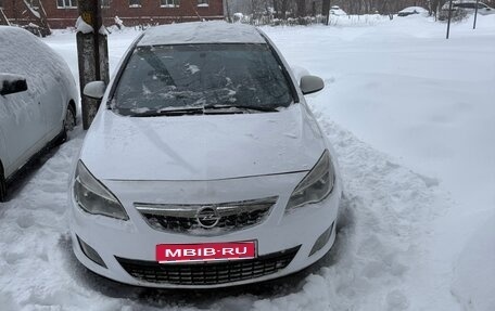 Opel Astra J, 2011 год, 500 000 рублей, 1 фотография