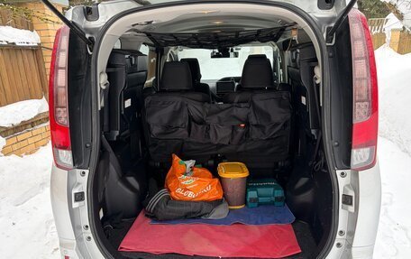 Toyota Noah III, 2017 год, 2 300 000 рублей, 13 фотография